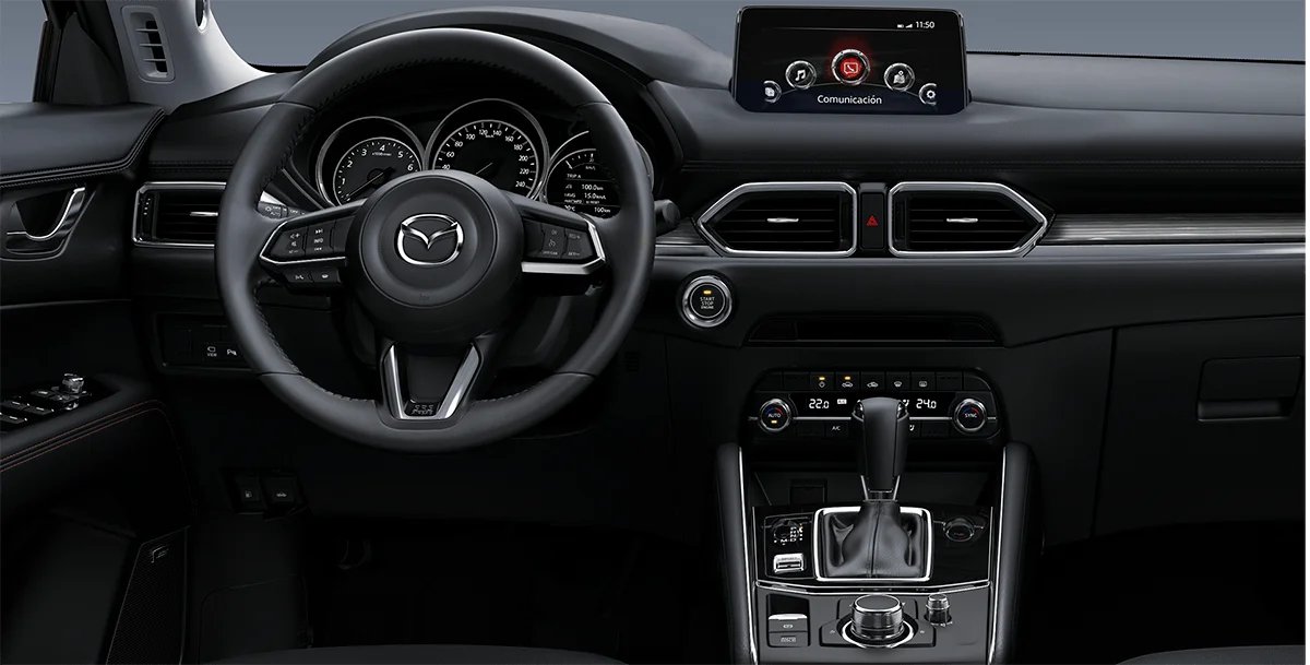 Interior de una Mazda CX-5 usada mostrando tablero, pantalla y consola
